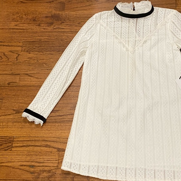 Q&A**Long Sleeve Lace Shift Dress**Small $229 - Picture 3 of 8